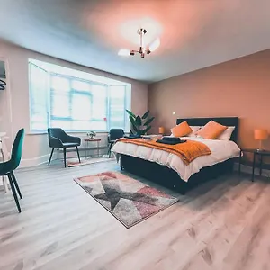  Apartment Modern 3 Ground Floor Parking And Garden